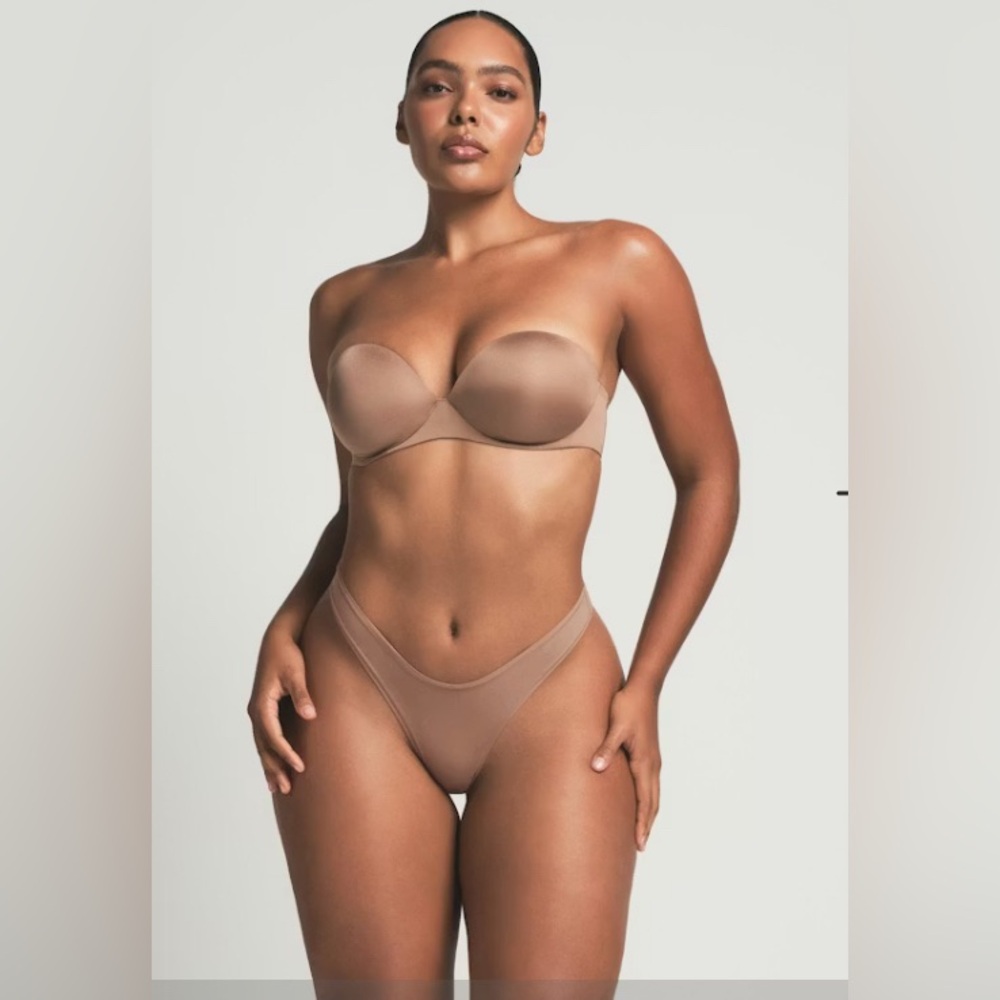 SKIMS ULTIMATE PUSH UP STRAPLESS BRA(Come W/Adjustable Straps)SIENNA-32C-BNWT - Picture 2 of 9
